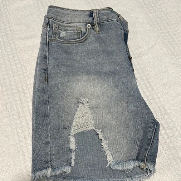 Fashion Nova Distressed Jean Shorts - Picture 6 of 6